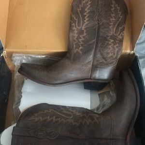 New old west cowboy boots in box